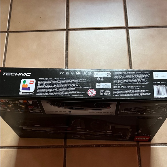 NEW LEGO Technic Koenigsegg Jesko in Black and Gray - Picture 3 of 3